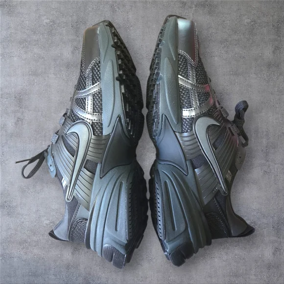 Nike V2K RunBlack Dark Smoke Grey New In Box Athletic Sneakers Size 7.5 Mens